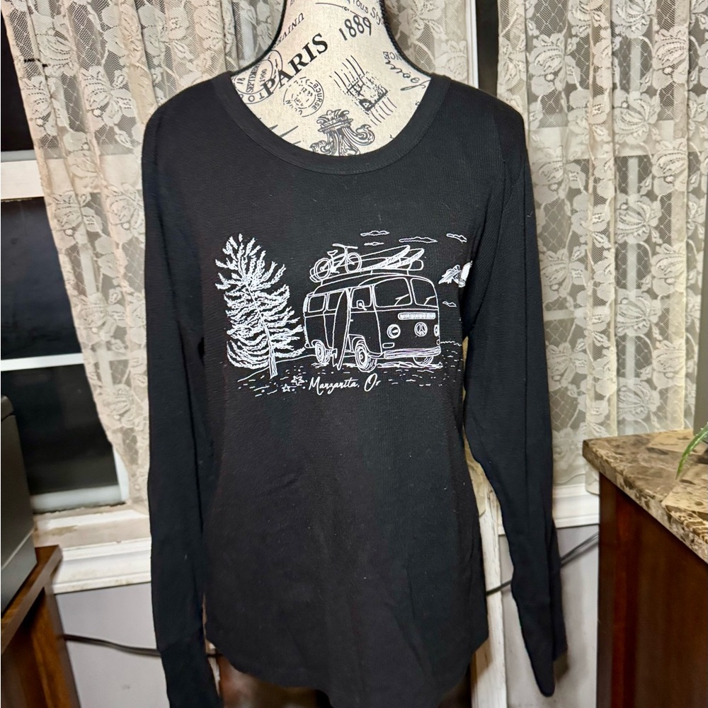 Black Long Sleeve Graphic T-Shirt with Crew Neck and Outdoor Theme
